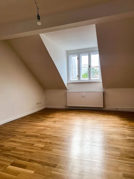 Modernisierte 2 Zimmer Dachgeschoss Wohnung mit EBK in Berlin Gesundbrunnen — photo 1